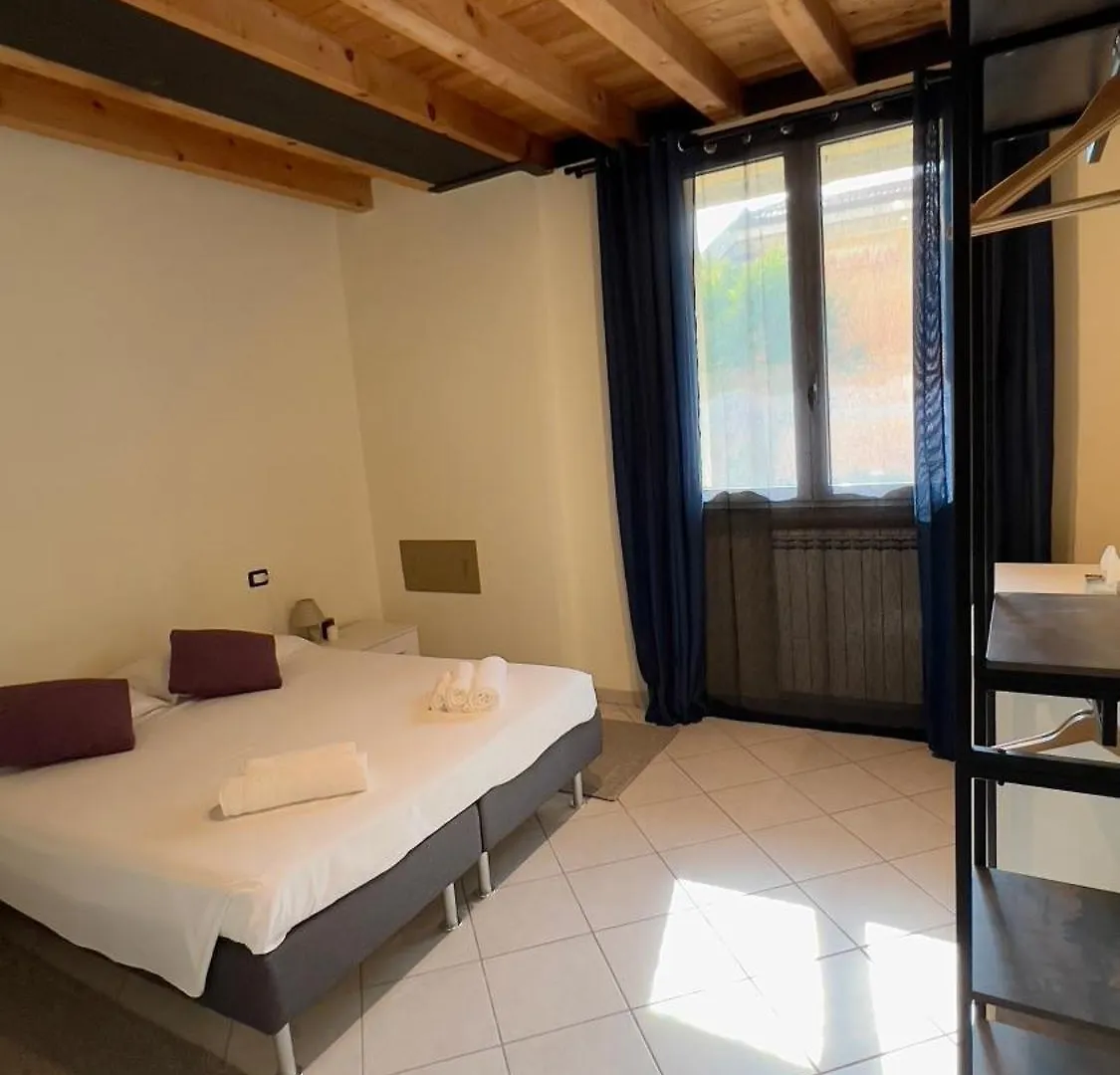 Oma Apartment بافيا