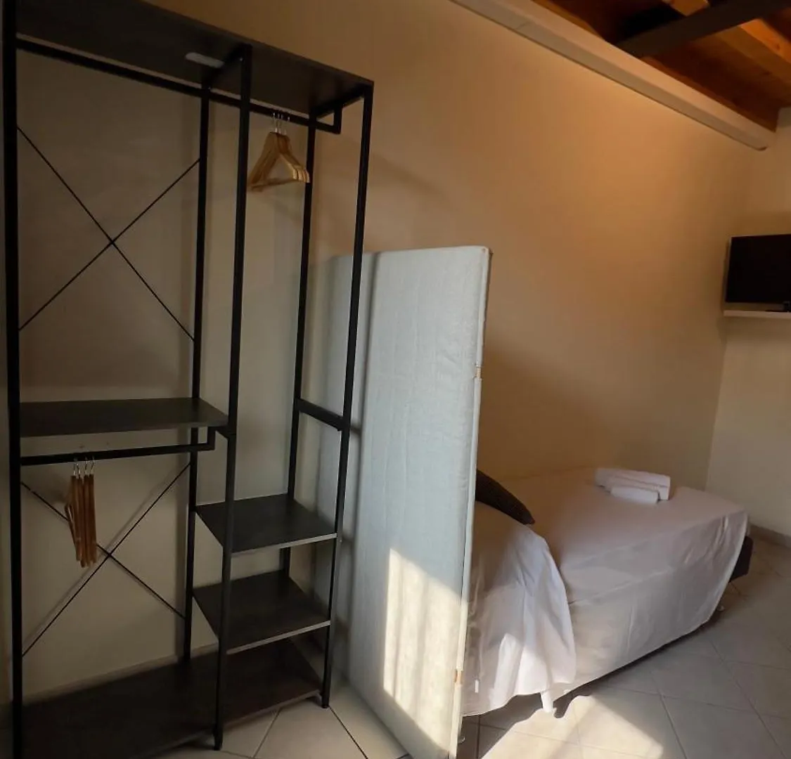 Oma Apartment بافيا 0*,