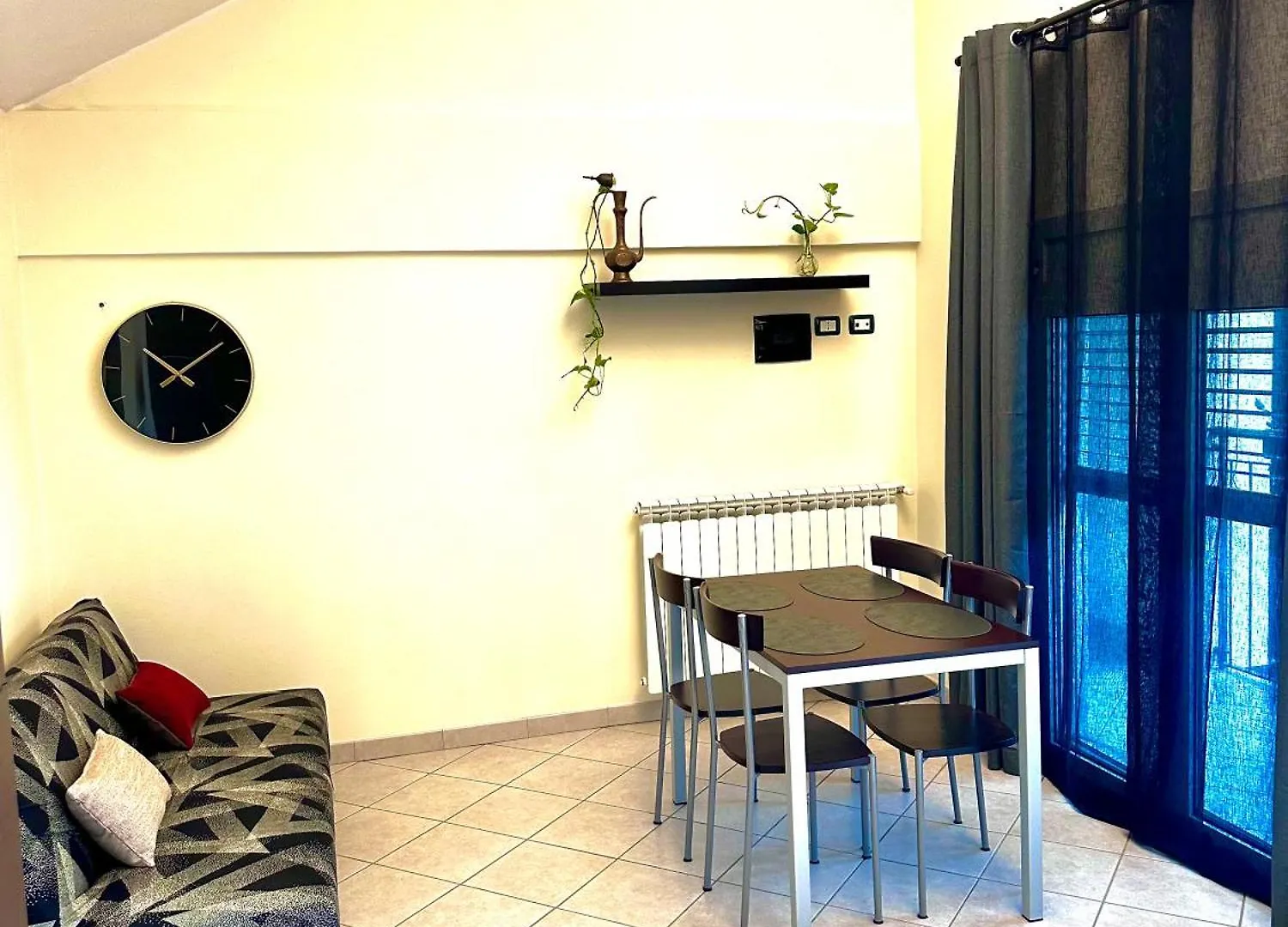 Oma Apartment بافيا