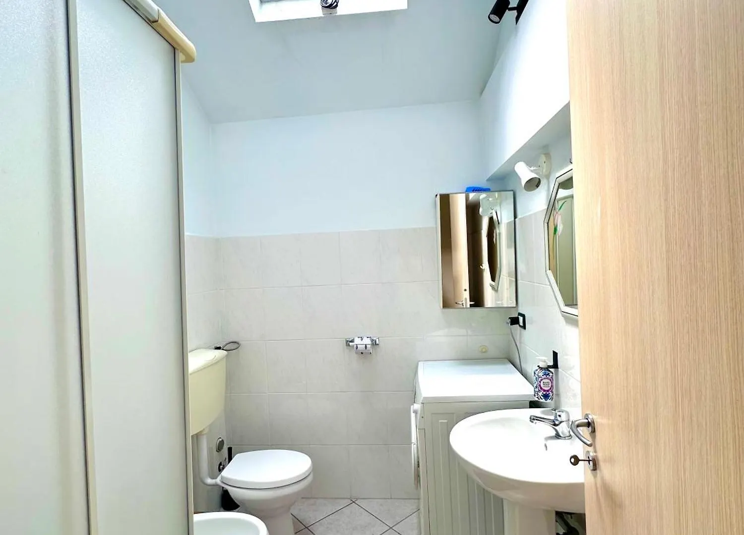 Oma Apartment بافيا